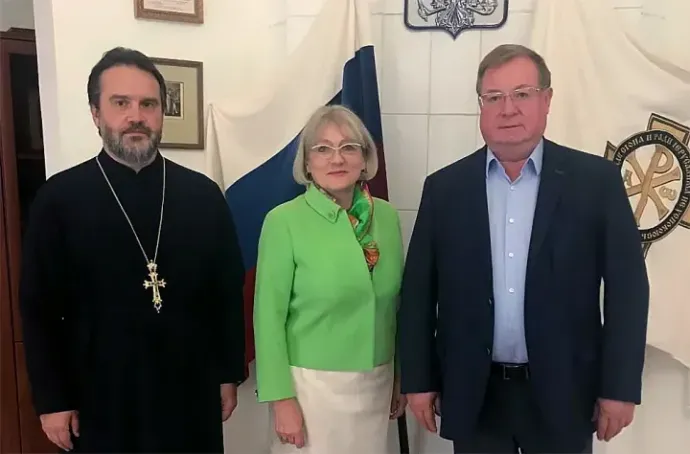 Lischenyuk (left), who was expelled from the Czech Republic on grounds of national security, and Stepashin, the former head of the FSB and current president of IPPO (right), at the IPPO headquarters in Moscow. One of the State Secretaries of the Hungarian government, Tristan Azbej is also a member of this organization – Photo: IPPO