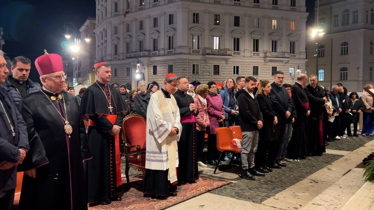 Rosary in memory of Pope Francis led by Cardinal Tagle