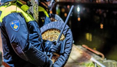 ME grijpt in op Albert Cuypstraat in Amsterdam, agenten bekogeld | Binnenland