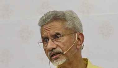 UK foreign secretary holds talks with Jaishankar, his Pak counterpart, discusses border tensions | Latest News India