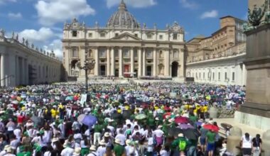 Thousands wait in line to visit Pope Francis' tomb