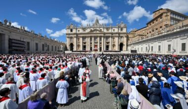 Everyone together with Pope Francis in a fraternal embrace