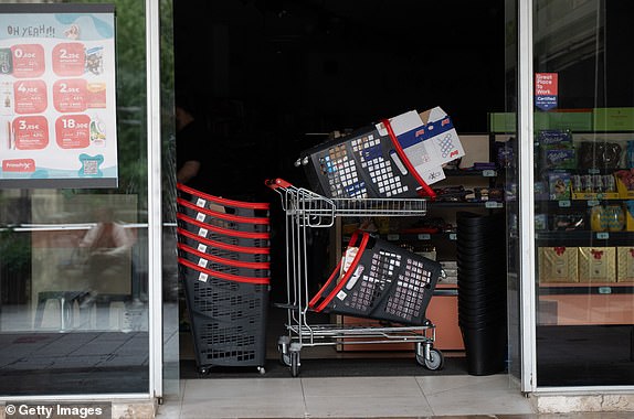 LLEIDA, SPAIN - APRIL 28: A barricade blocks the entrance o a supermarket due to a power blackout on April 28, 2025 in Lleida, Spain. There was a widespread power outage today in Spain and Portugal and parts of France. (Photo by Javier Mostacero Carrera/Getty Images)