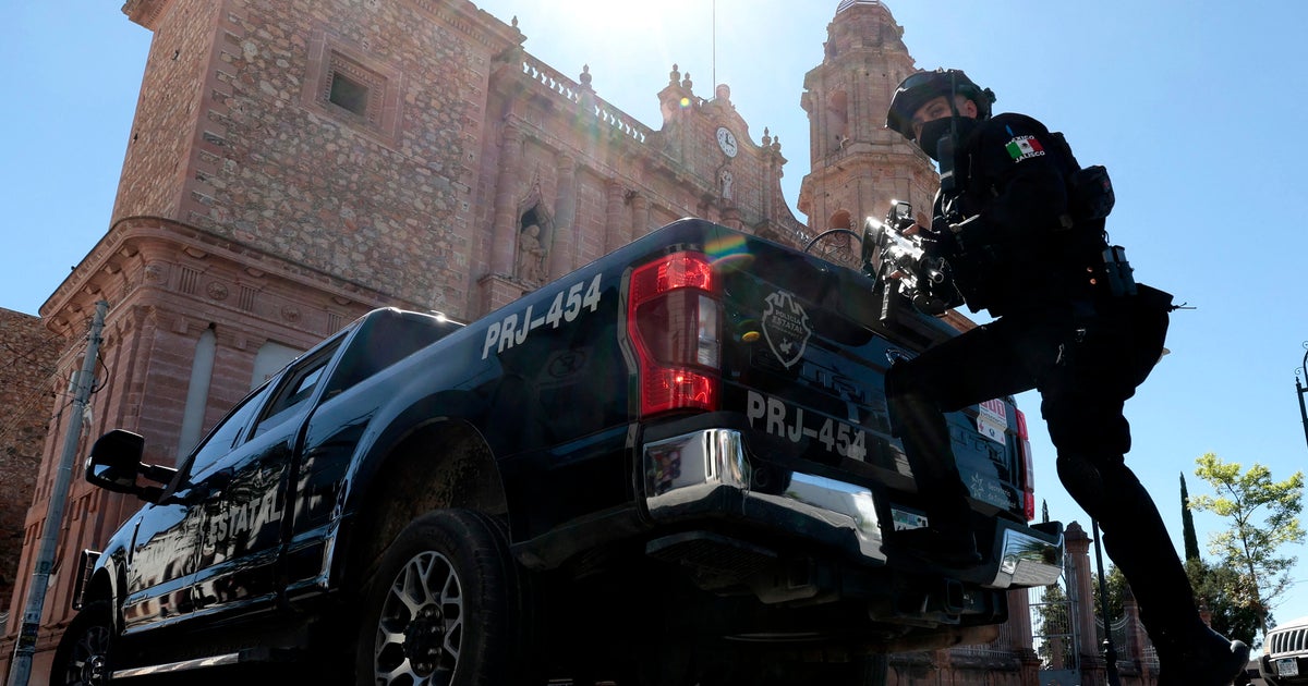 Politician shot and killed while dining at restaurant in Mexico