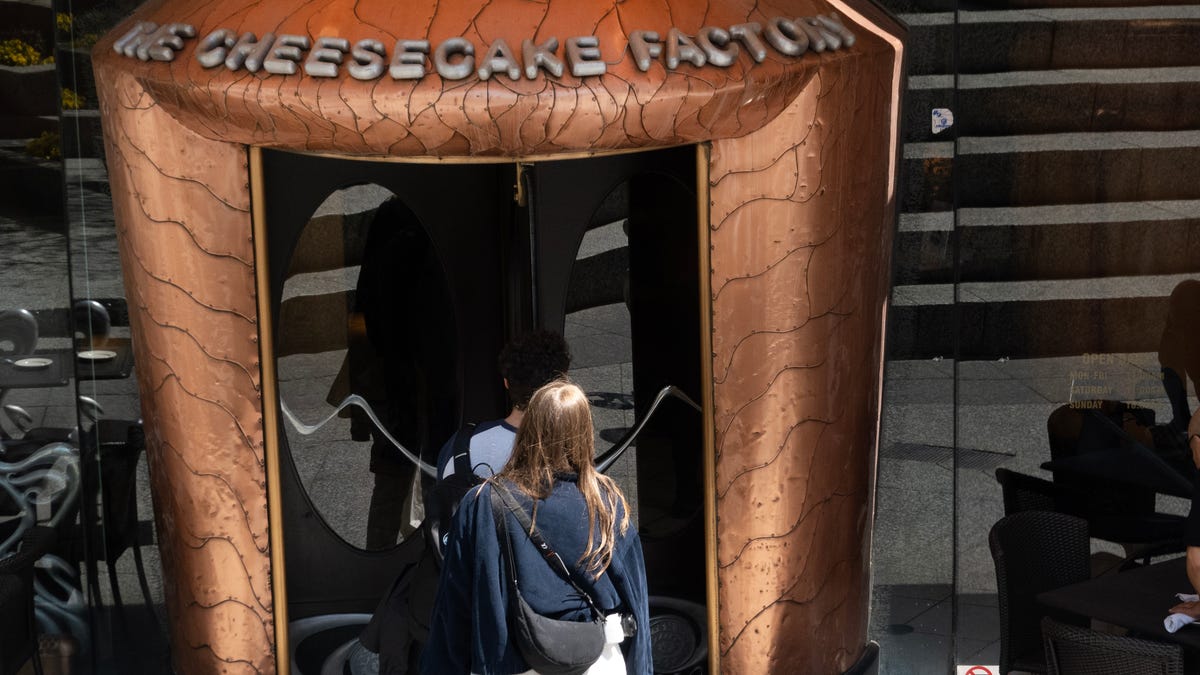 Restaurant recession may be here, Sysco sales forecast suggests