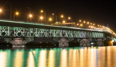 Overnight warning for Auckland Harbour Bridge as low moves south