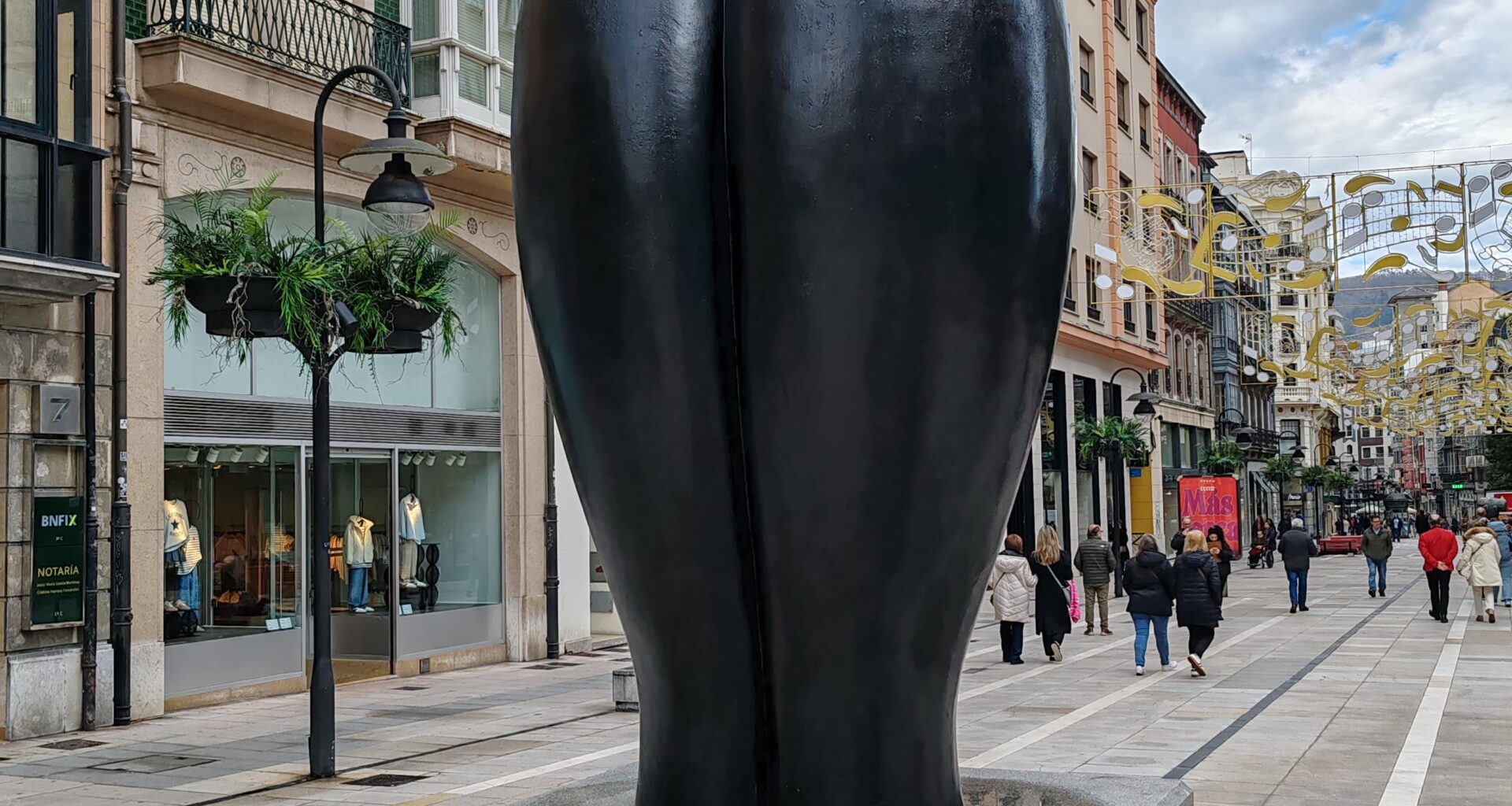 Culis monumentalibus, by Eduardo Úrculo. Oviedo.