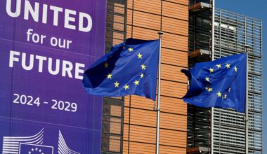 Resposta a Trump. União Europeia aprova tarifas de 25% a produtos dos EUA