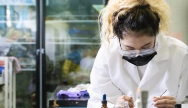 МАЙКА СИГНАЛИЗИРА: Детето ѝ подложено на агресия в известна лаборатория! (ВИДЕО) - България