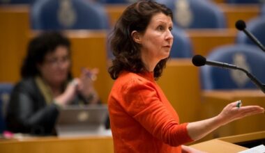 Spanning bij pacifistische Partij voor de Dieren door defensiestrategie van partijleider Esther Ouwehand