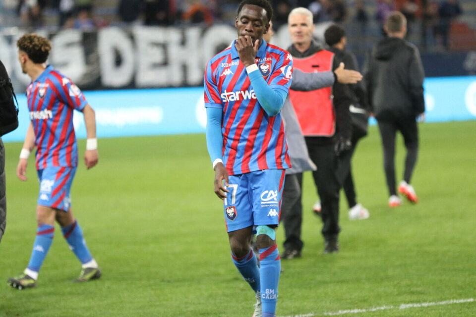 Godson Kyeremeh quitte le terrain tête basse, vendredi 18 avril 2025, après la déroute face à Martigues (0-3).