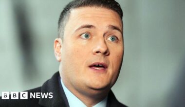 Birmingham bin strike threat to public health, says Streeting
