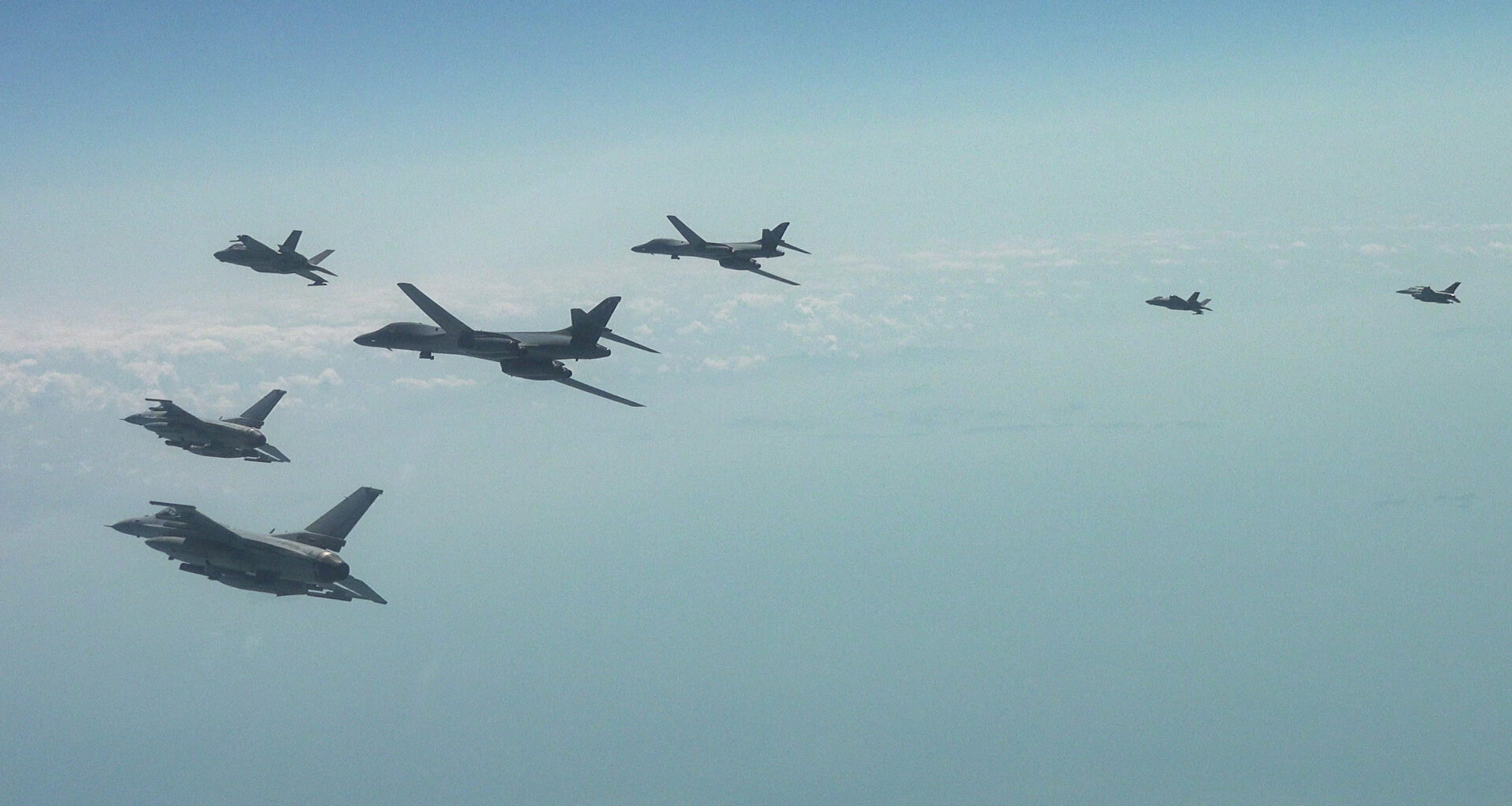 US B-1 bomber joins air drills with South Korea on deterring North Korea