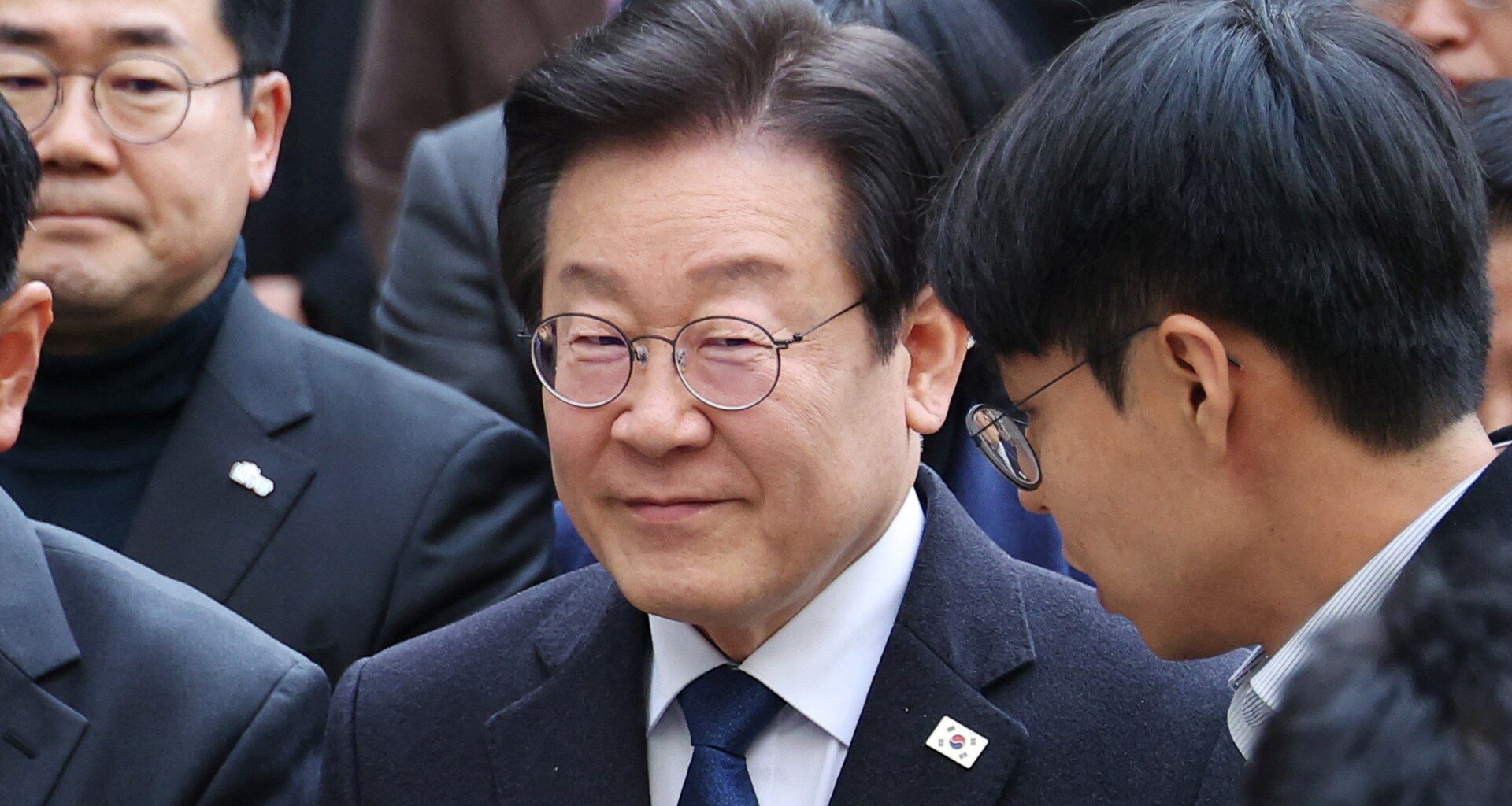 S Korea’s main opposition party taps former chief as presidential candidate | Elections News