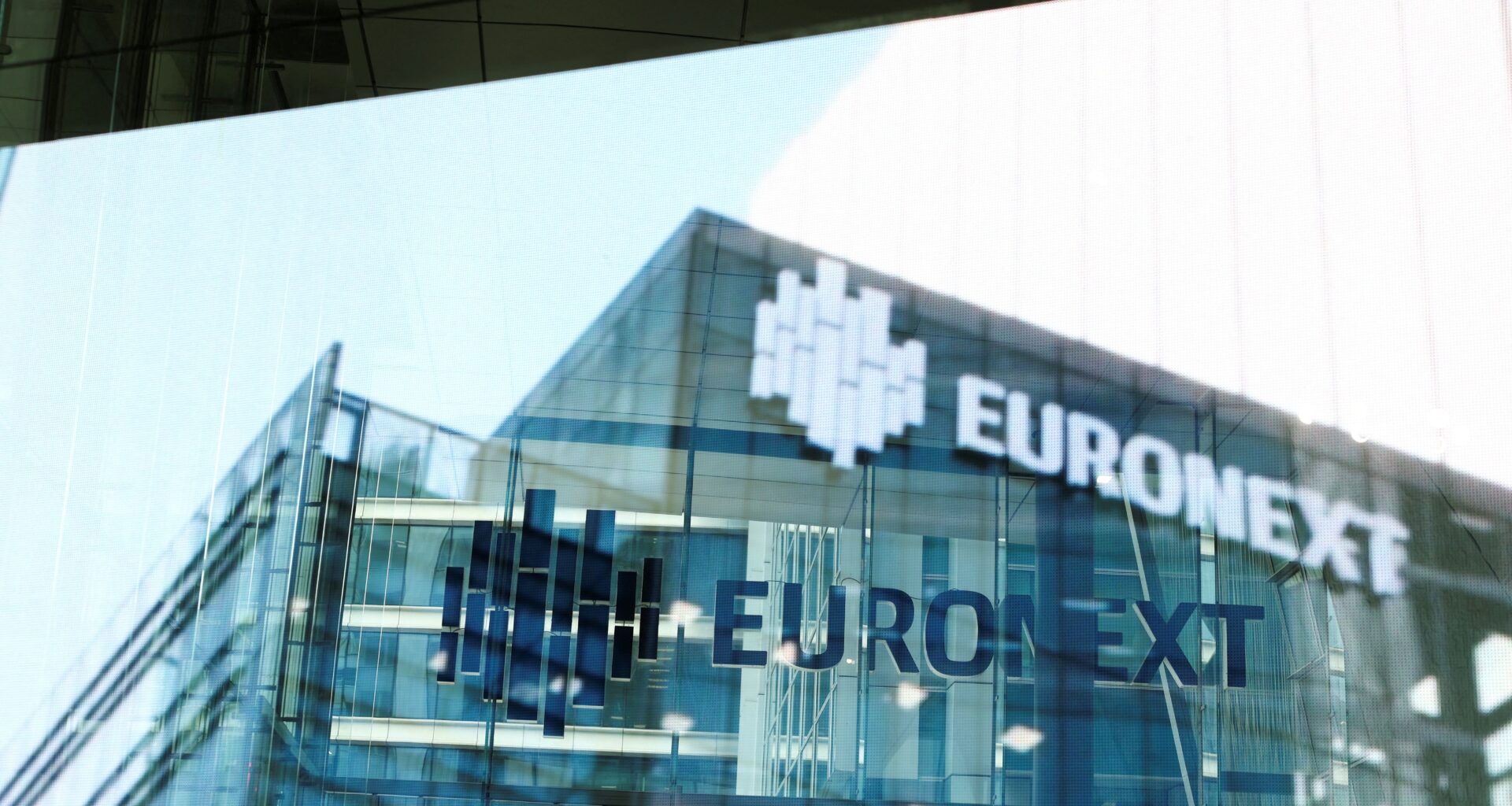 L'Europe finit dans le vert en attendant une désescalade des tensions commerciales