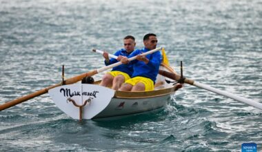 People take part in traditional rowing to celebrate Freedom Day in Malta-Xinhua