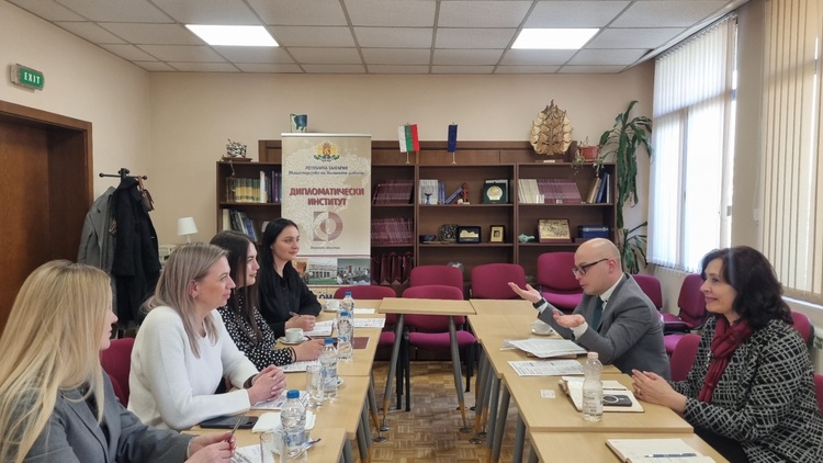 Moldova’s Diplomatic Institute Exchanges Expertise on Fighting Disinformation with Bulgarian Authorities