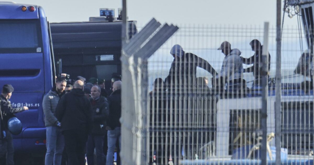 Migrante trasferito in Albania richiede asilo e viene riportato in Italia: l'ultimo inciampo del governo