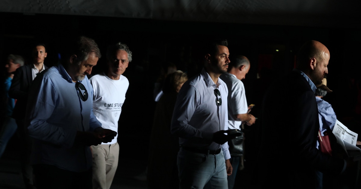Massive power outages hit Spain, Portugal and France, slowing travel; Cause unclear, leaders say