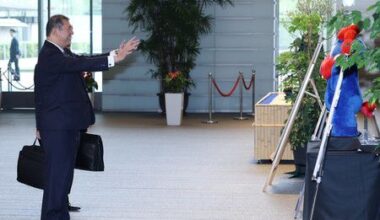 Japan PM Chats with Myaku-Myaku Doll ahead of Osaka Expo