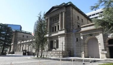 People in Japan Forecast 12 Pct Inflation over Coming Year