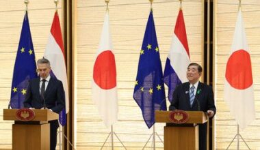 Japan, Dutch Leaders Agree to Strengthen Cooperation