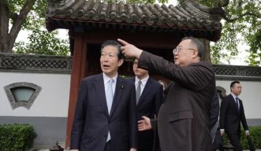 Ex-Leaders of Japan's Komeito Meet with CPC Official