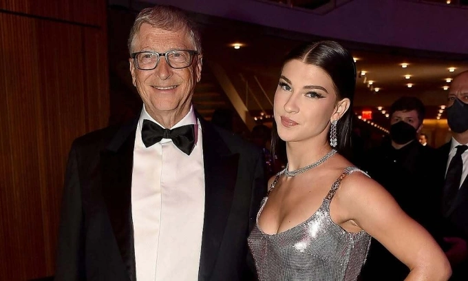 Tech billionaire Bill Gates opposes his youngest daughter Phoebe Gates to drop out of college for entrepreneurship