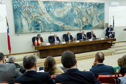 Imágenes Primer Encuentro de Rectoras y Rectores Chile–España: Retos de la Universidad en el Siglo XX.