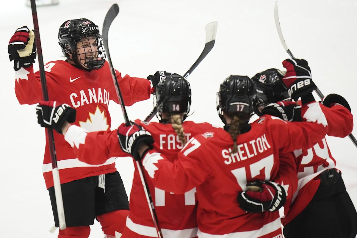 Canada blasts Finland 8-1 to face the US in another women’s ice hockey worlds final