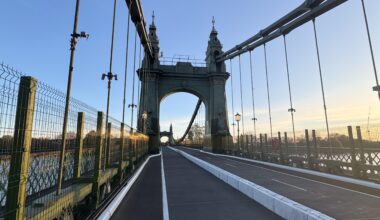 Hammersmith Bridge reopens for pedestrians/cyclist only