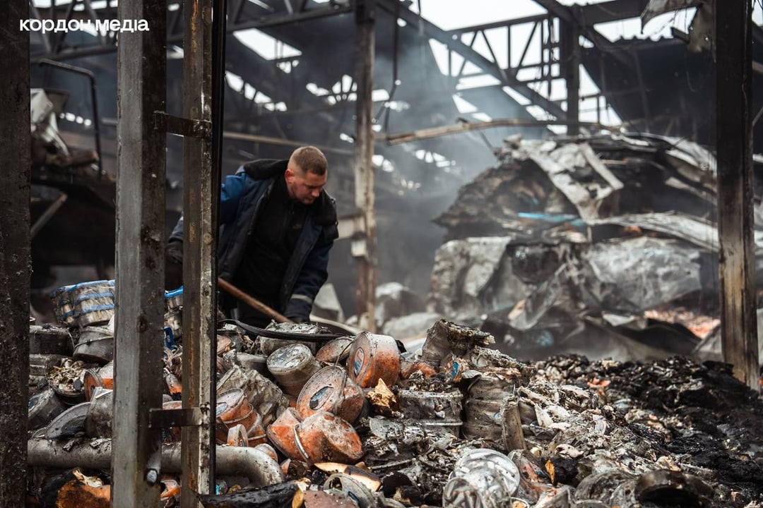 Russian drones hit fish processing factory in Sumy city. Nearly 400 tons of frozen and salted seafood have been destroyed
