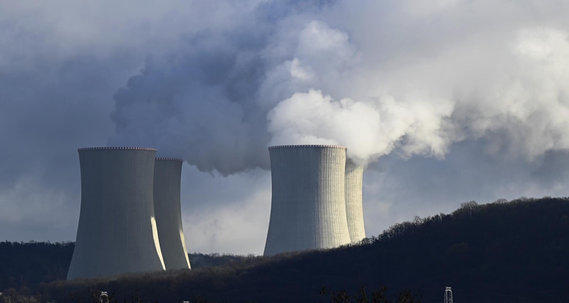 Slovensko trápi jedna z najdrahších elektrín v Európe. Na dôležitom trhu pykáme za problém na hraniciach