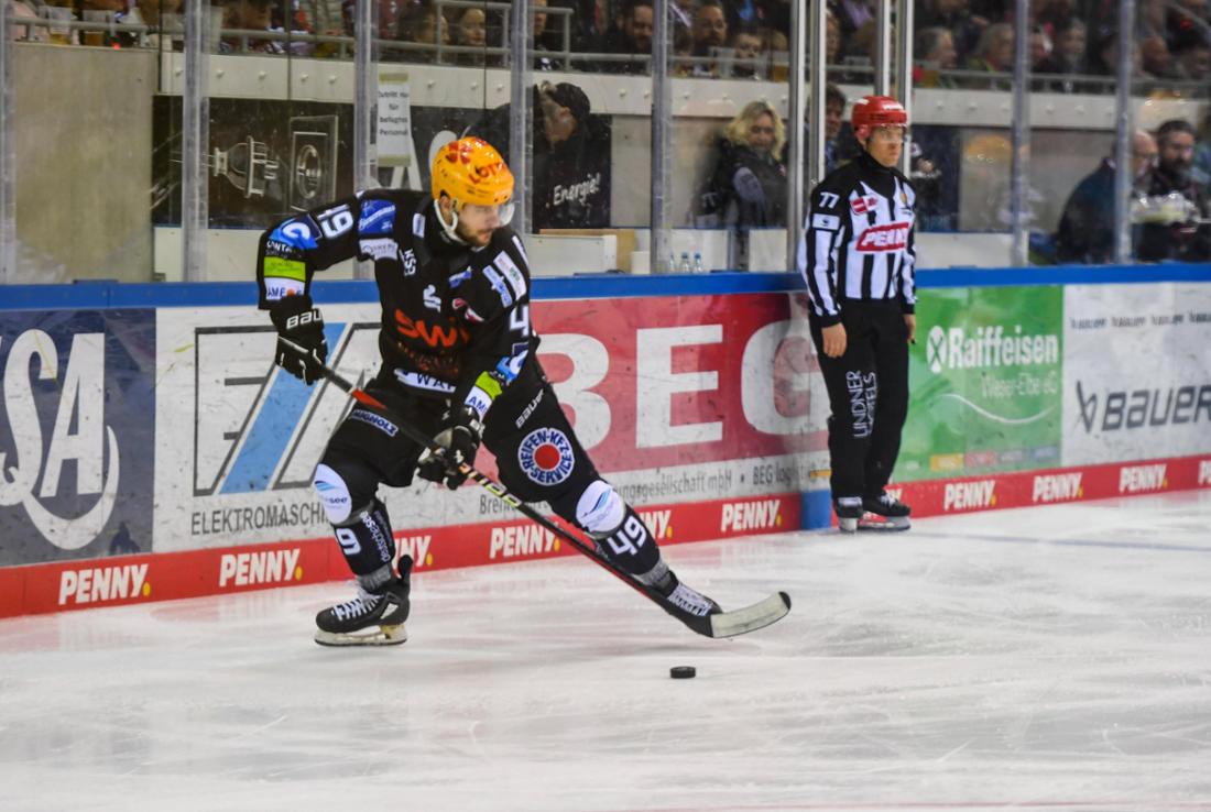 Lukas Kälble - Position: Verteidiger - Aktueller Verein: Adler Mannheim