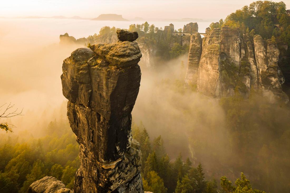 Sonnenaufgang im Basteigebiet, Sächsische Schweiz