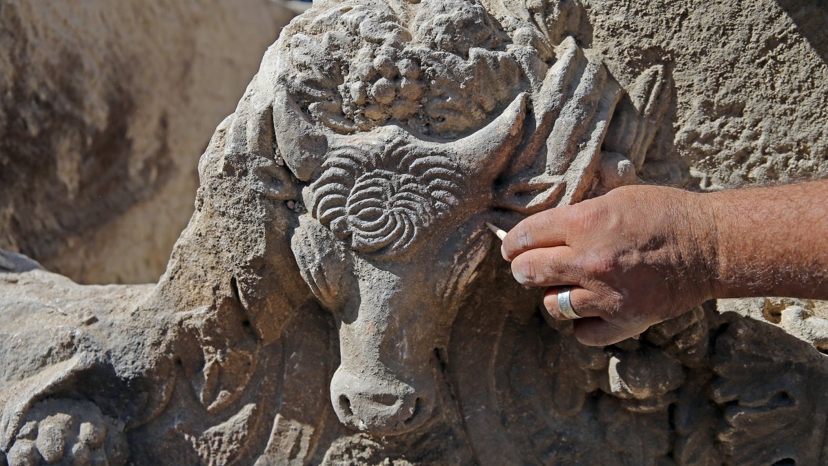 2,000-year-old Sarcophagus found in Türkiye's Gladiators' city
