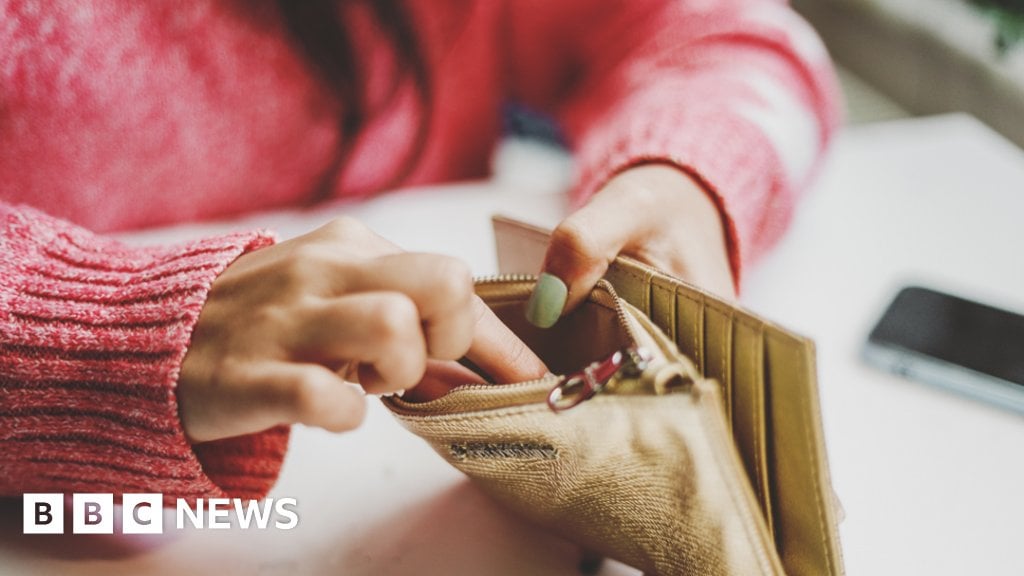 NI disposable incomes lower than Republic, says study