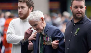Australians and New Zealanders commemorate war dead on Anzac Day