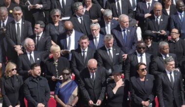 The Vatican overturned protocol to ensure that President Volodymyr Zelensky was given a front-row seat at the funeral of Pope Francis, along with Trump and Macron - The Telegraph. He was given a spontaneous round of applause as he took his seat in St Peter’s Square after briefly meeting Trump.
