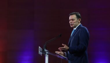 Programa AD. Montenegro promete aumento do salário mínimo para 1.100 euros e redução do IRC até 17%