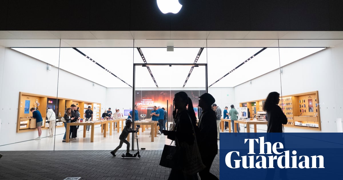 White House insists iPhones will be US-made – but Apple calls it a non-starter | Trump administration