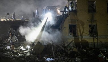 Mísseis e drones russos atingem Kiev. Governo ucraniano denuncia "desejo de matar"