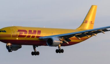 DHL stabdo brangesnių siuntų į JAV pristatymą: kaltina Trumpo tarifų režimą