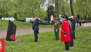 Kiwi travellers blown away by chance meeting with NZ Prime Minister Chris Luxon