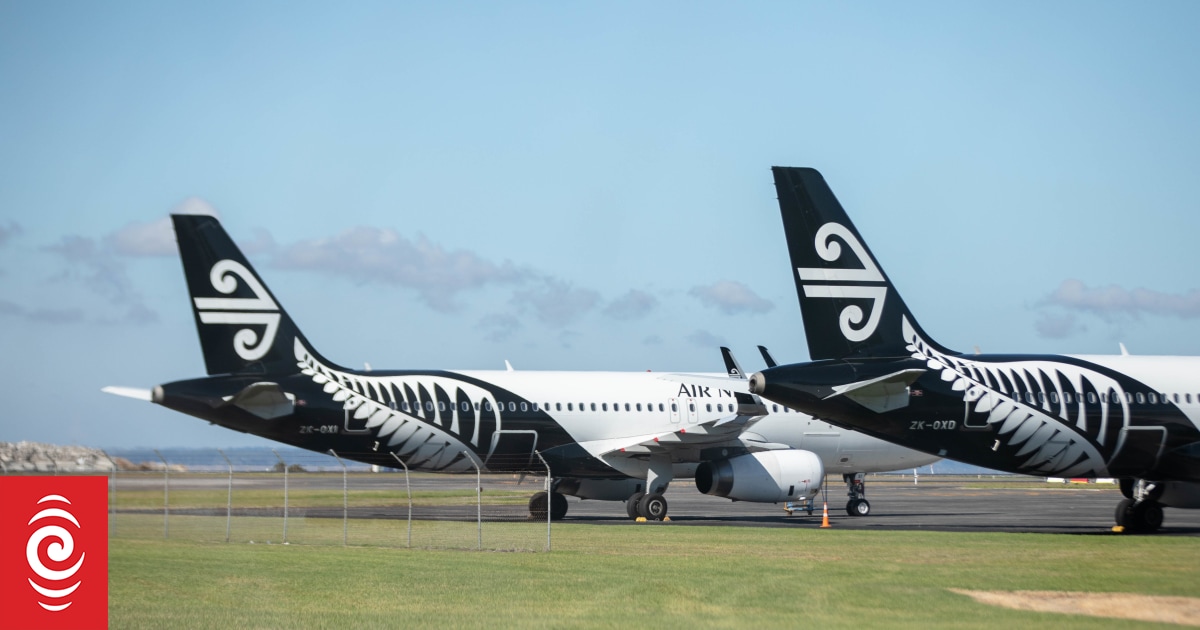Passengers cause issues after flight stops in Hamilton because of Auckland flooding