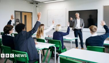 Fears all-Welsh teaching plan will hit recruitment