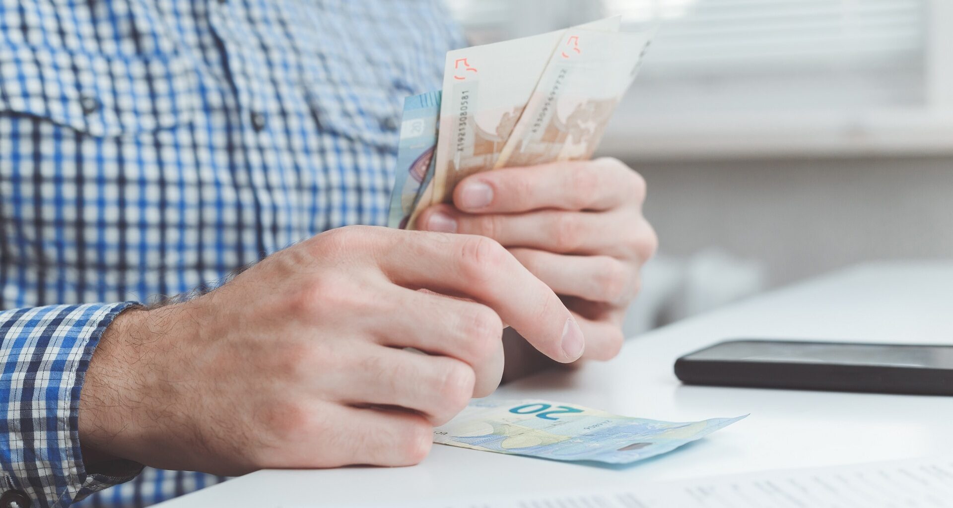 RTL Infos - L'index arrive: La hausse des salaires est "très probable" au Luxembourg