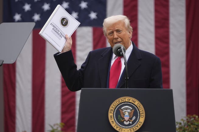 Der amerikanische Präsident Donald Trump hat am Mittwoch neue Strafzölle auf importieren Gütern bekannt gegeben.