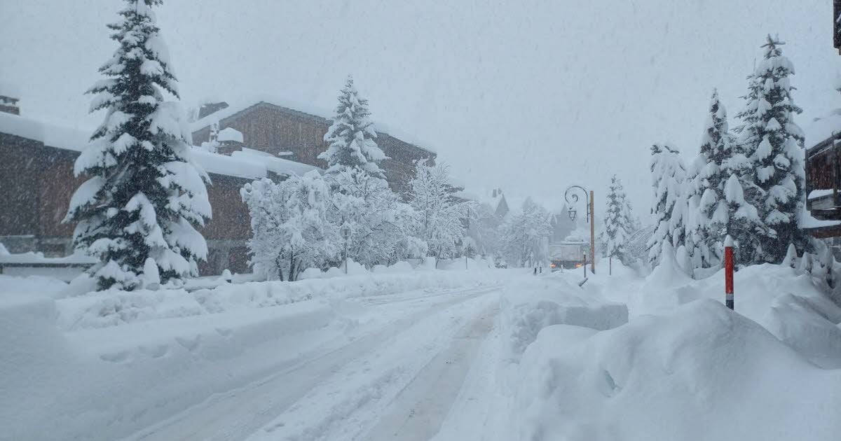 Alpes : Neige abondante : un confinement décrété à Tignes et à Val Thorens, trois personnes ensevelies par des coulées