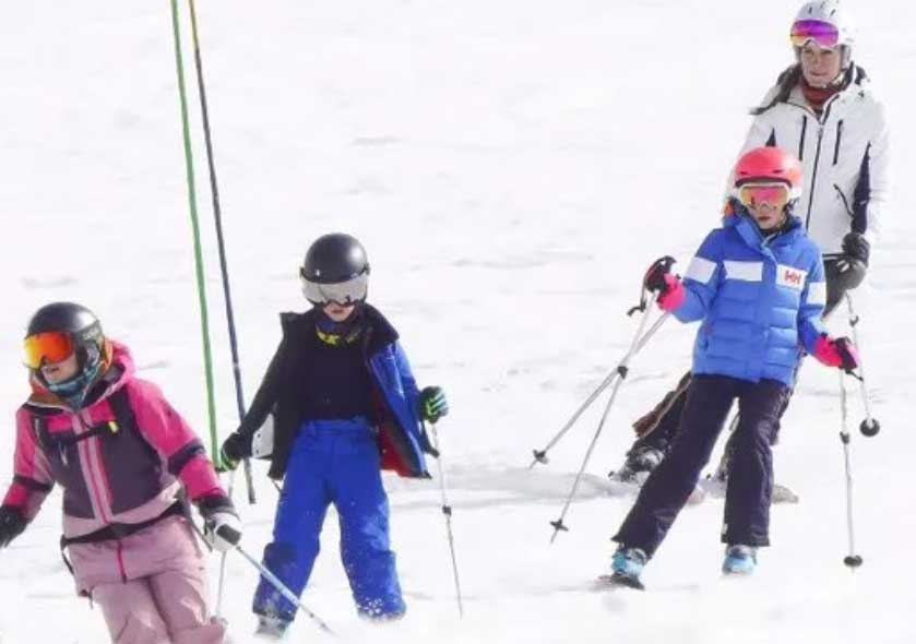 Prince William and Kate Middleton spotted skiing with kids